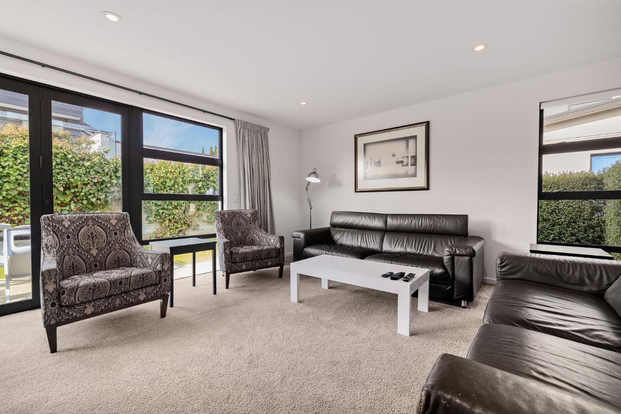 Apartments On Upton Wanaka Exterior photo