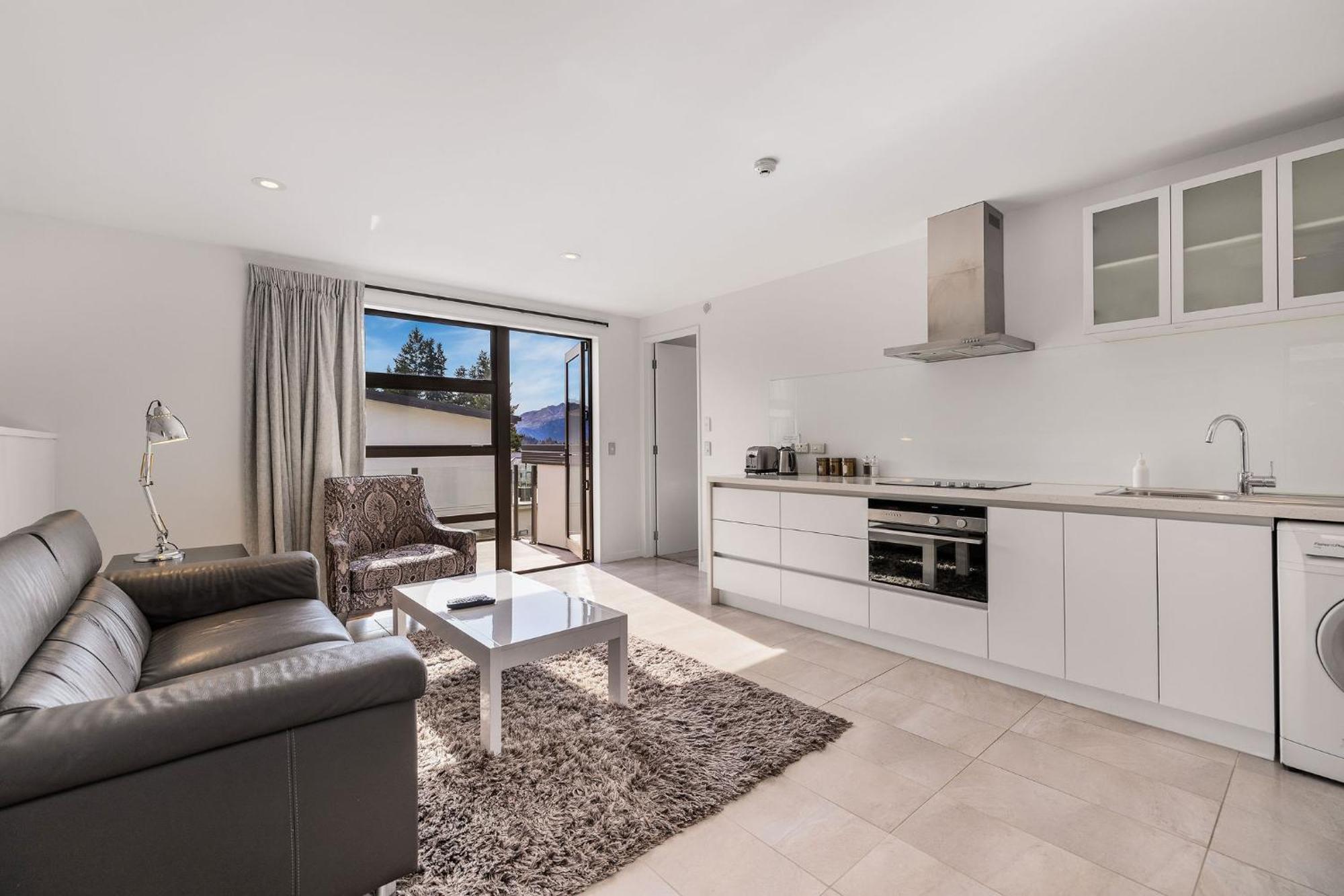 Apartments On Upton Wanaka Exterior photo